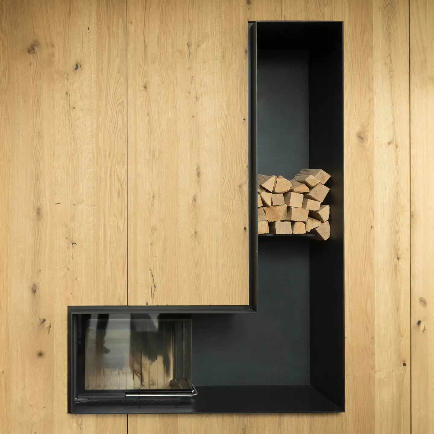 Drehhaus Kylie in Heuchelheim - Kamin mit Holz und Metall (mobil)