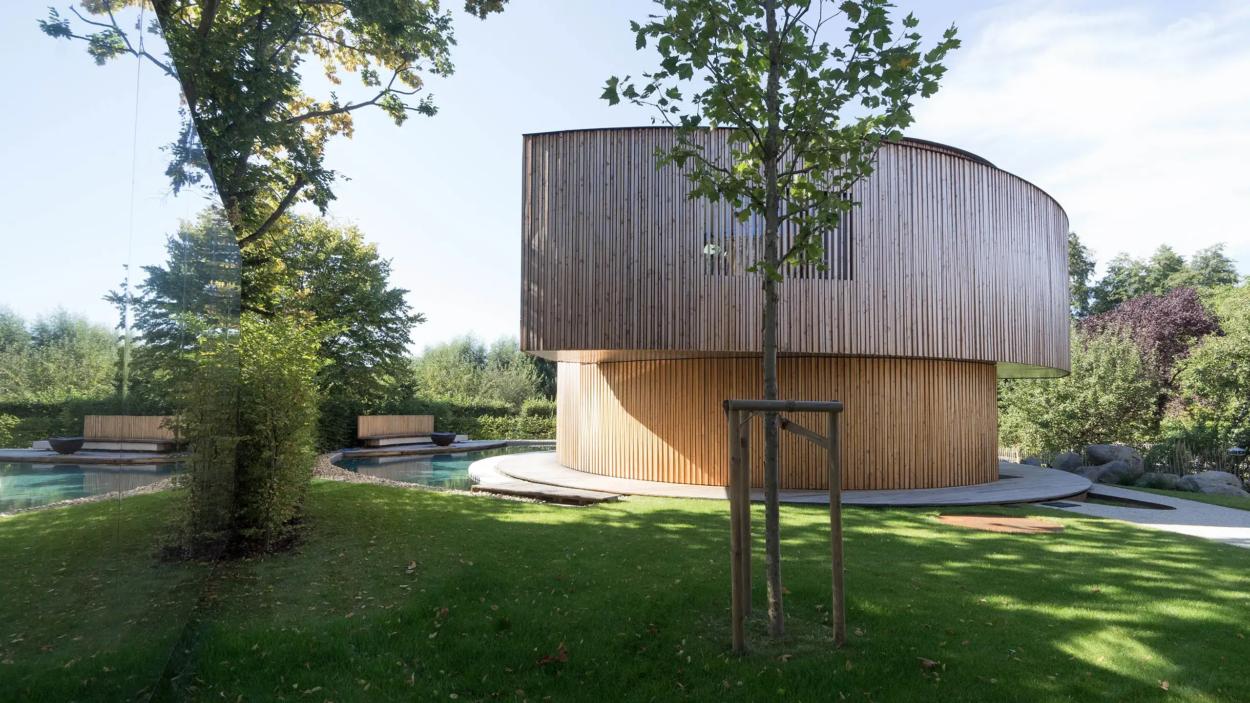 Gartenseite des Drehhauses Kylie in Heuchelheim mit veränderlicher Erscheinungsform, entworfen von Gronych+Dollega Architekten