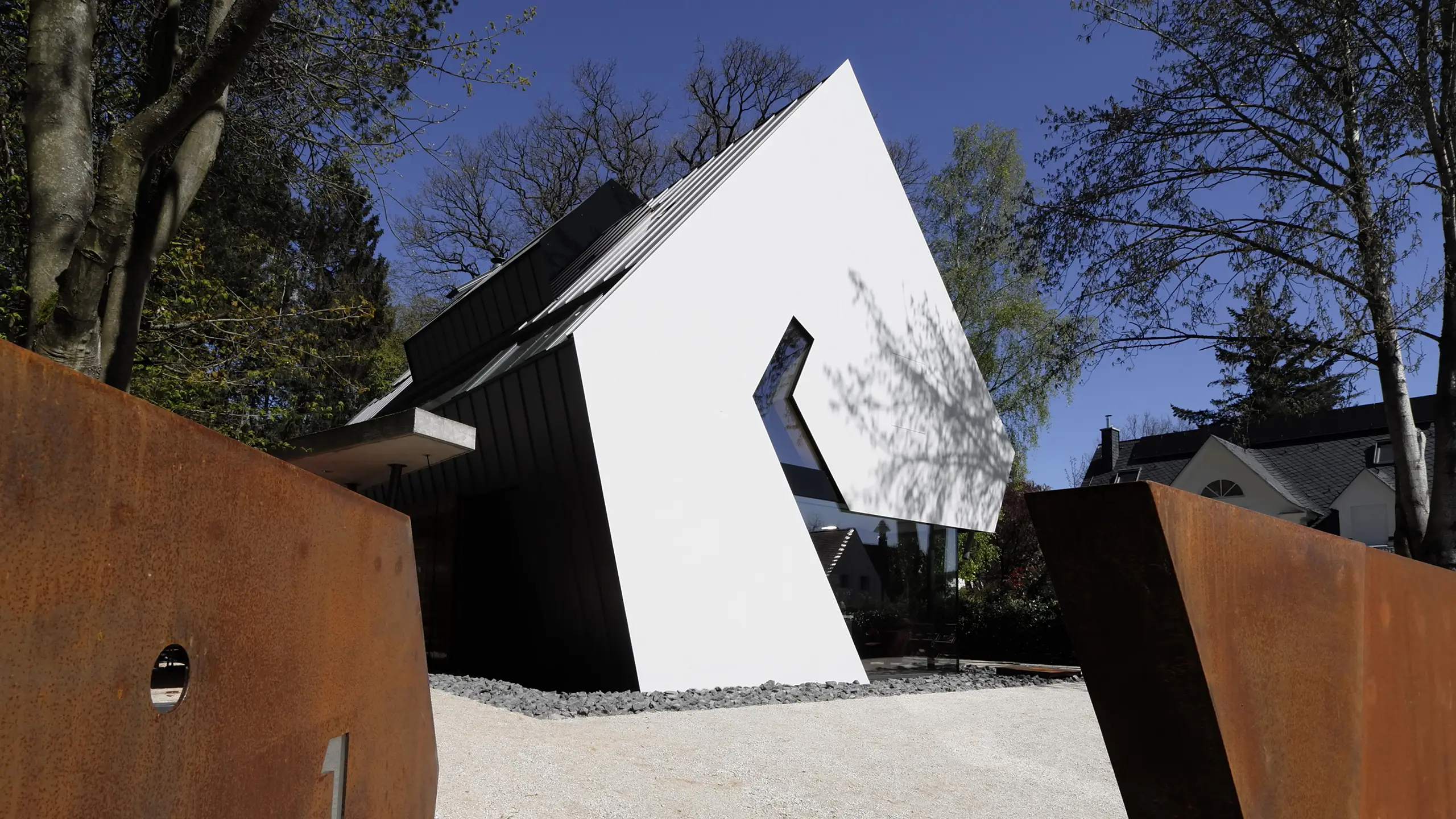 Villa im Hardtwald von Gronych + Dollega Architekten in Bad Homburg