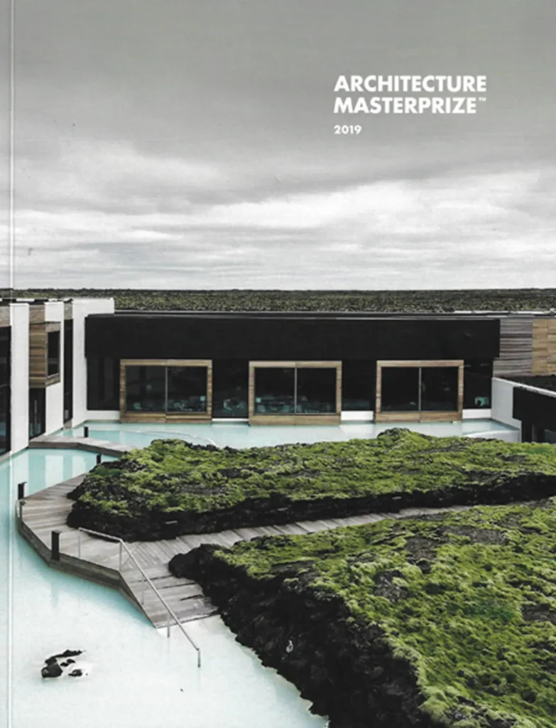 Cover des Architecture MasterPrize Yearbook 2019 mit der Villa im Hardtwald
